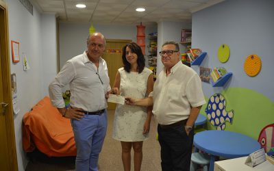 El Rotary Club Elda ofrece un cheque de 2.000€ que se utilizarán para mejorar el Punto de Encuentro Familiar