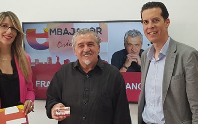 El pastelero Francisco Torreblanca recibe el carné de Embajador de Elda
