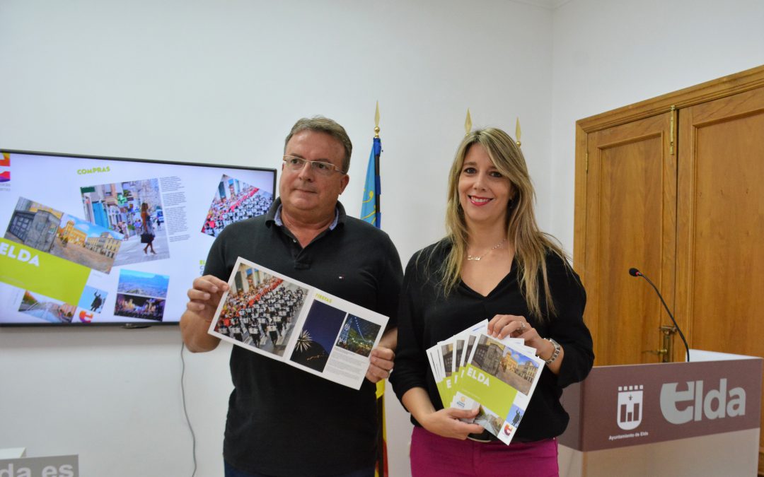 El Ayuntamiento presenta el folleto turístico ‘Elda ciudad de contrastes’ y otorga el carnet de embajador de Elda a Juan Justamante