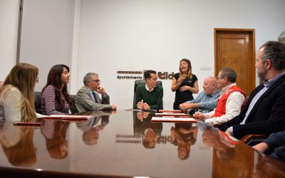 El Ayuntamiento de Elda firma los convenios de colaboración con las entidades sociales cuya cantidad  se ha incrementado en un 12%