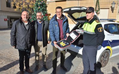 El Ayuntamiento de Elda incorpora tres desfibriladores portátiles para la Policía Local