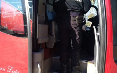 La Policía Local de Elda inmoviliza un autobús escolar cuyo conductor ha dado positivo por drogas