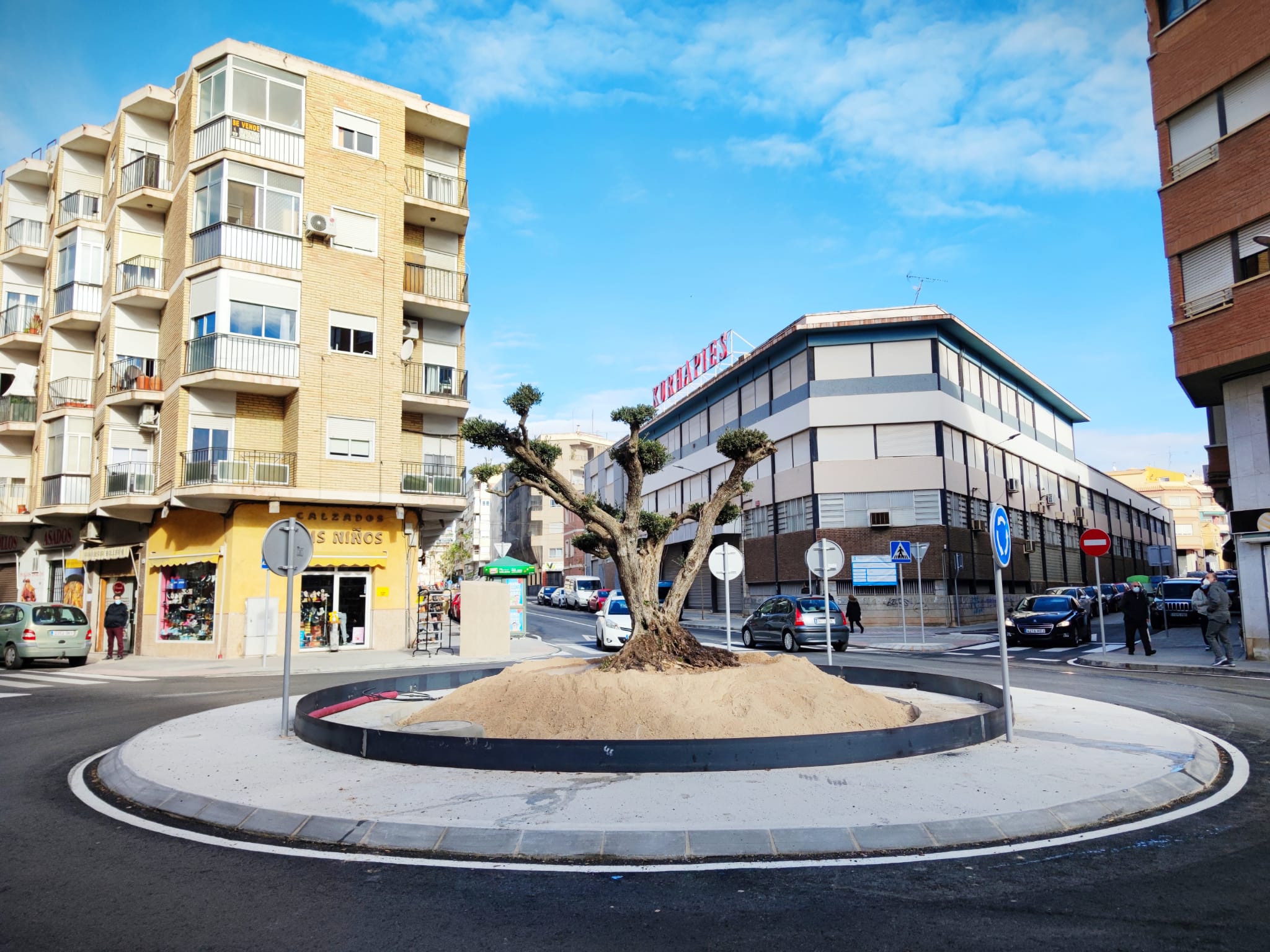 El Ayuntamiento de Elda dedica la nueva rotonda de la calle La Cruz al Deportivo Eldense por su centenario