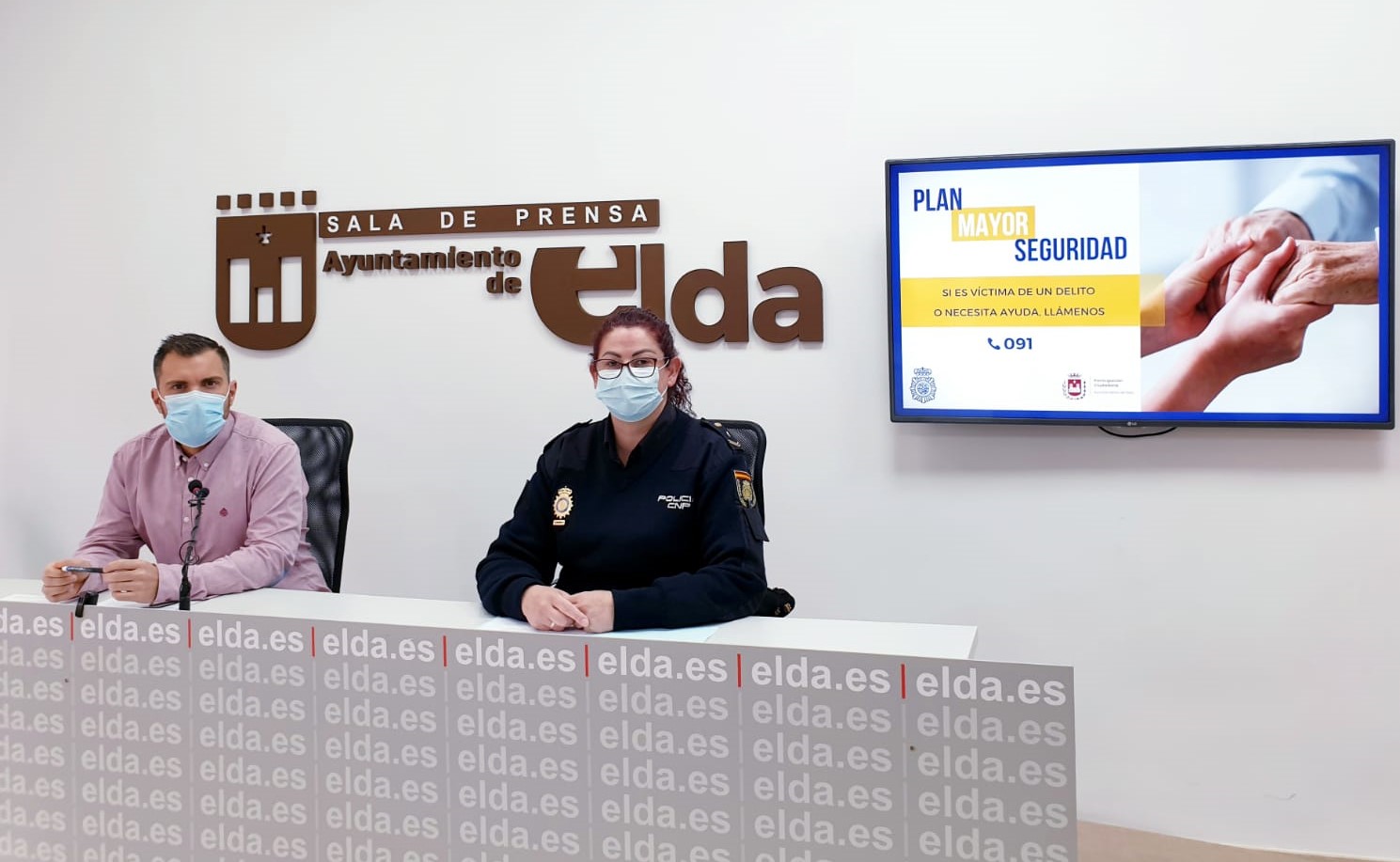 El Ayuntamiento de Elda y la Policía Nacional ponen en marcha una campaña para reforzar la seguridad de las personas mayores