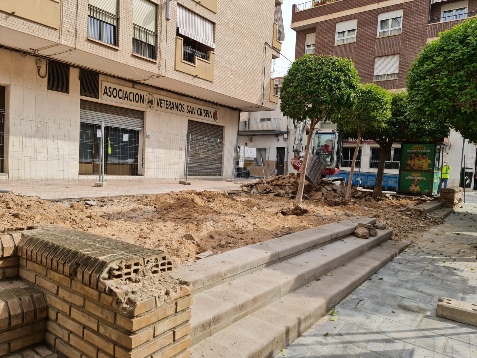 El Ayuntamiento de Elda inicia la remodelación de la plaza de la calle Maximiliano García Soriano como punto de partida del Plan ‘Elda Renace’