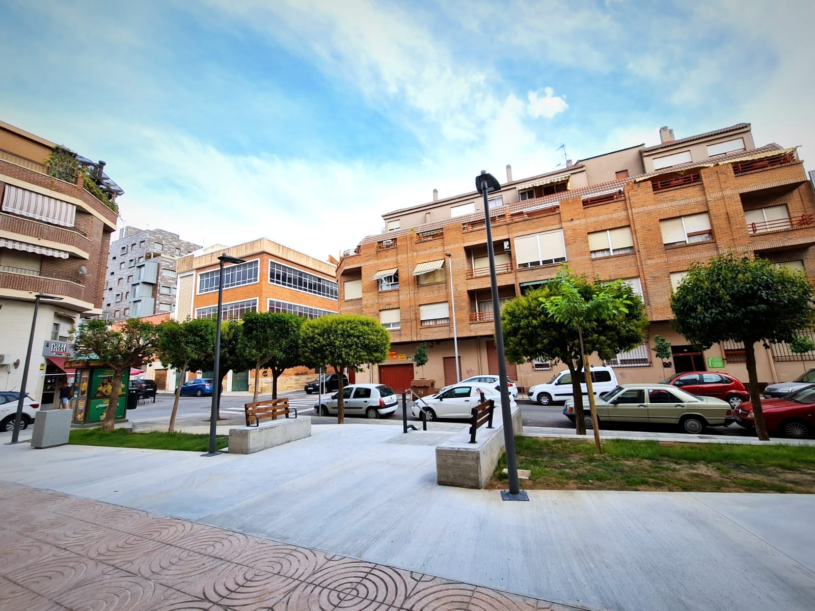 El Ayuntamiento de Elda finaliza la remodelación de la plaza de Maximiliano García Soriano y logra crear un nuevo espacio verde y accesible en el barrio de la Nueva Fraternidad