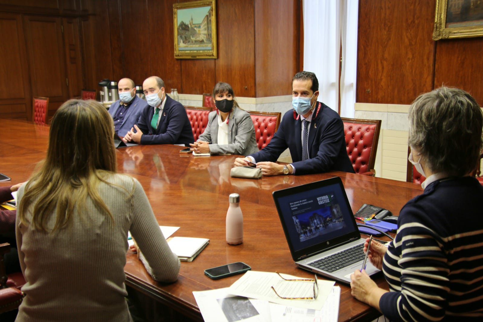 Una delegación de Elda visita Vitoria-Gasteiz para conocer las soluciones que la capital alavesa ha puesto en marcha en materia de sostenibilidad, eficiencia y accesibilidad