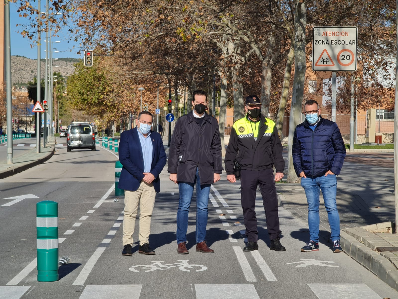 El nuevo carril bici de la avenida de Ronda entra en funcionamiento para ofrecer un espacio seguro a ciclistas y peatones donde practicar deporte y disfrutar al  aire libre