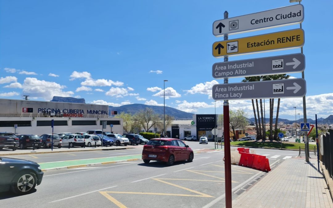 El Ayuntamiento de Elda inicia los trabajos de renovación de la señalización vertical de la ciudad
