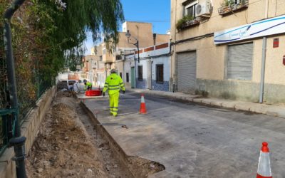 El Ayuntamiento de Elda inicia las obras para la mejora de la accesibilidad y el asfalto en la calle Las Águilas, en el barrio de La Torreta