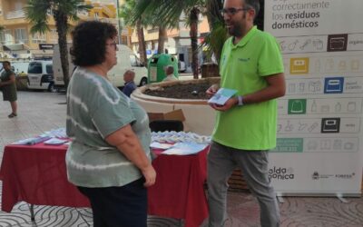 Los educadores ambientales del Ayuntamiento de Elda reactivan en septiembre la campaña puerta a puerta en la que ya han visitado más de 16.000 domicilios de la ciudad