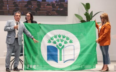 Seis centros educativos de Elda recogen las ‘Banderas Verdes’ del Proyecto Écola que reconocen su apuesta por la educación y el cuidado medioambiental