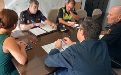 Los efectivos de la Policía Local de Elda y de la Policía Nacional coordinarán sus esfuerzos para hacer más efectiva su labor en la ciudad