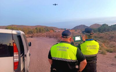 La Policía Local de Elda inicia una campaña de vigilancia para detectar con drones los vertidos ilegales que se realizan en el término municipal