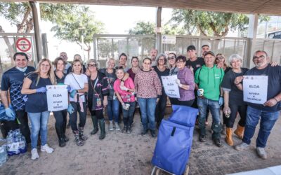 Más de 160 voluntarios y voluntarias eldenses desplazados hoy a Valencia colaboran en labores de limpieza en calles y edificios públicos de Sedaví, Paiporta y Alfafar