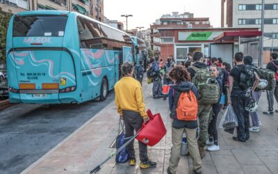 Más de 150 voluntarios completan en menos de 24 horas los tres autobuses fletados por el  Ayuntamiento de Elda para ayudar este domingo a los afectados por la DANA en Sedaví